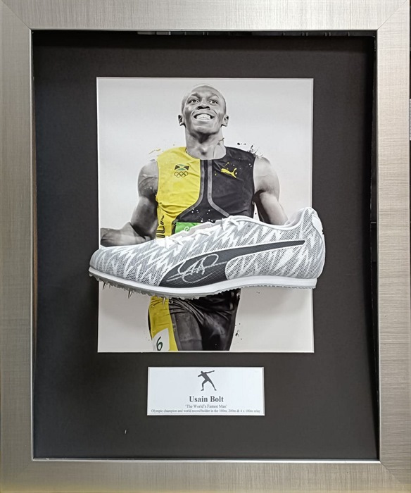 LOT 11 - USAIN BOLT SIGNED RUNNING SHOE